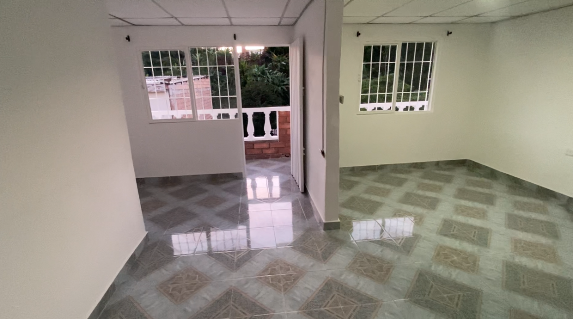 Casa de 3 pisos en venta San Nicolas, Pereira