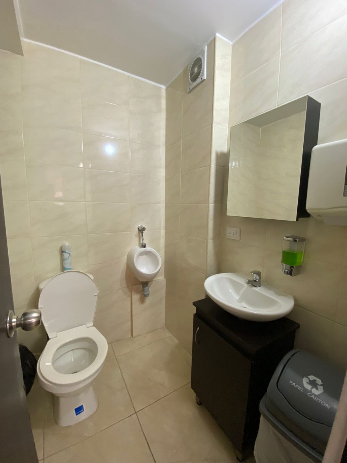 WhatsApp Image 2026-02-24 at 8.57.18 AM (1) Oficina 603 en venta Barrio Chicó Bogotá